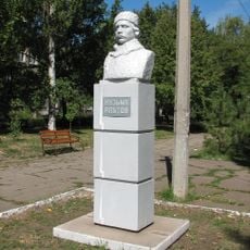 Monument to Apatov in Mariupol