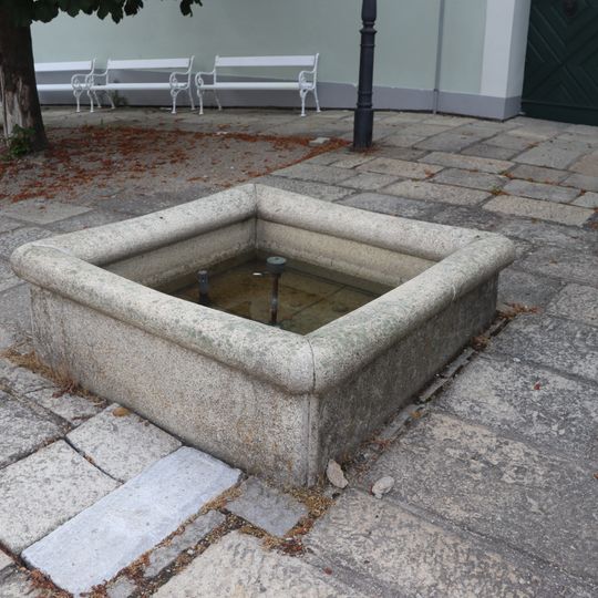 Kašna na nádvoří zámku v Moravských Budějovicích