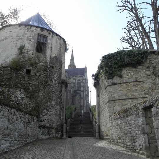 Anciennes fortifications de Quintin