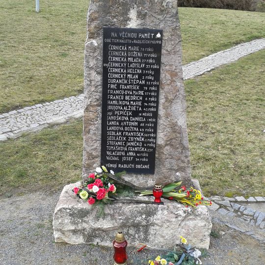 Pomník Obětem náletu 14. února 1945 v Radlicích