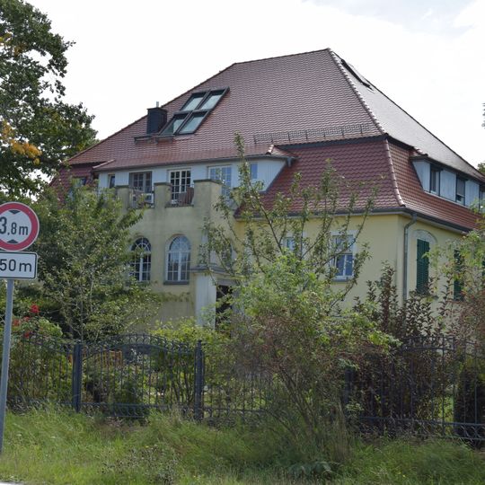 Villa und Villengarten Bahnhofstraße 1
