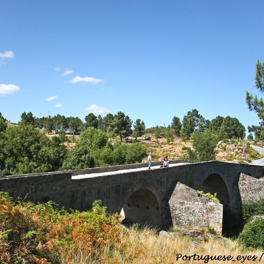 Ponte da Lavandeira e cruzeiro
