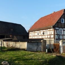 Wohnhaus und Scheune eines Zweiseithofes Kötzschenbrodaer Straße 54