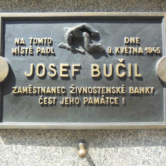 Pamětní deska Josefa Bučila na domě Senovážná 864/3 v Praze