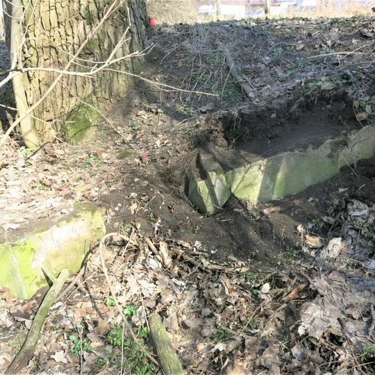 Kříž u silnice v jižní části Velkého Chvojna