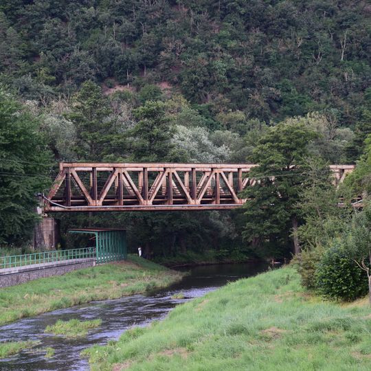 Železniční most přes Loučku v Předklášteří