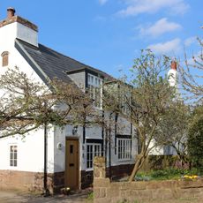No. 2 (Half Inn House) and No. 4 The Nook