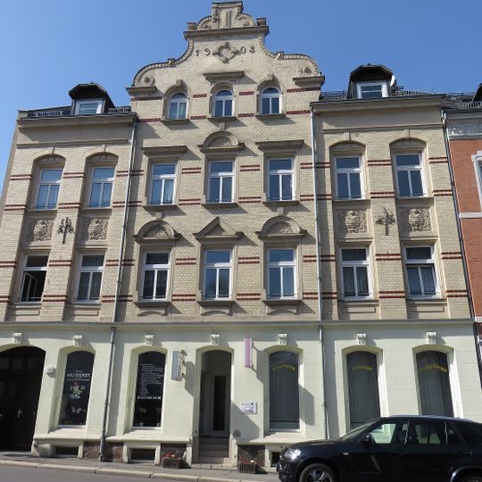Mietshaus in geschlossener Bebauung konzipiert; Augsburger Straße 16
