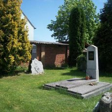 Pomník rudoarmějce ve Městě Touškov