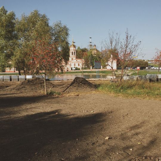 Парк с прудом