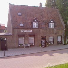 Arent van Lierstraat 2, Puttershoek