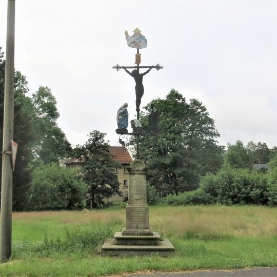 Kříž u silnice poblíž domu 8 ve Starých Křečanech