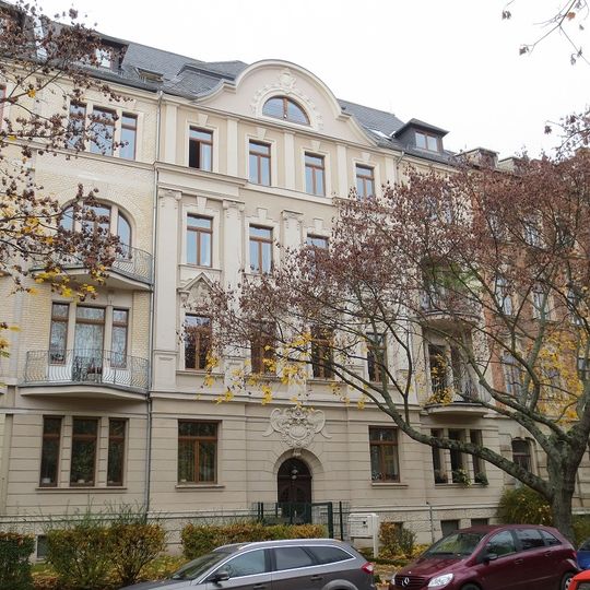 Mietshaus in geschlossener Bebauung mit Vorgarten Andréstraße 23
