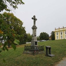 Kříž s klekátkem na Svatém Kopečku