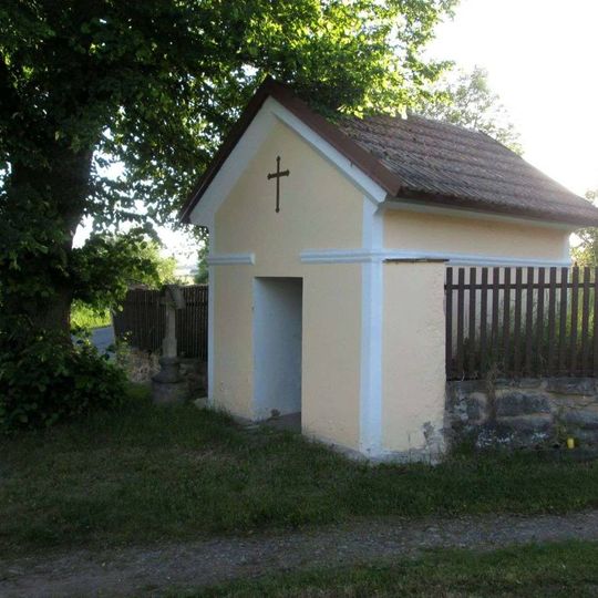 Kaple v Dolní Jadruži u rozcestí
