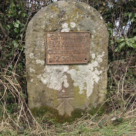 Milestone, Walltown; 250m S Walltown Farm