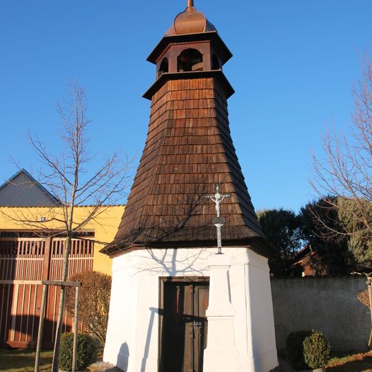 Kříž u kaple v Drážově