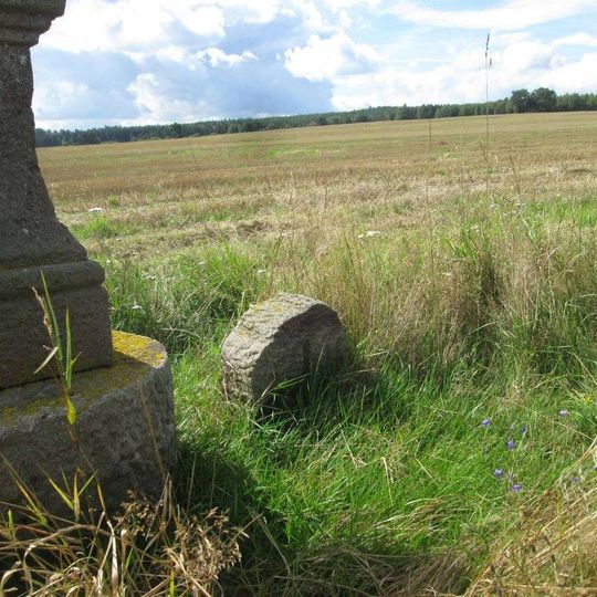 Křížový kámen u kříže severně od Hodovízu