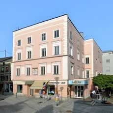 Wohn- und Geschäftshaus