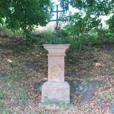 Kříž u silnice ve Vchynici