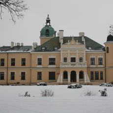 Pałac z wieżą i basztą