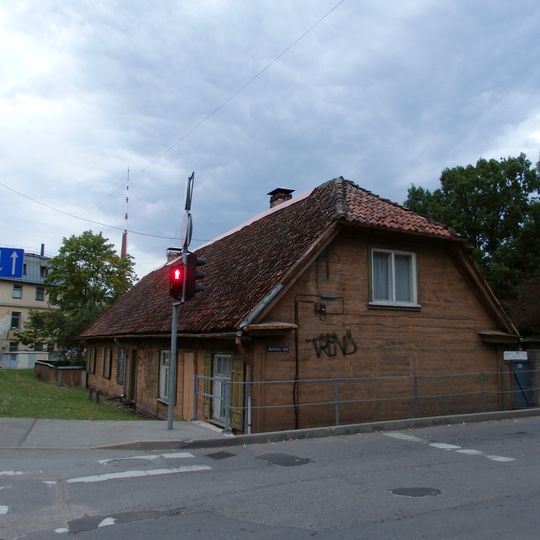 Dzīvojamā ēka ar saimniecības ēkām