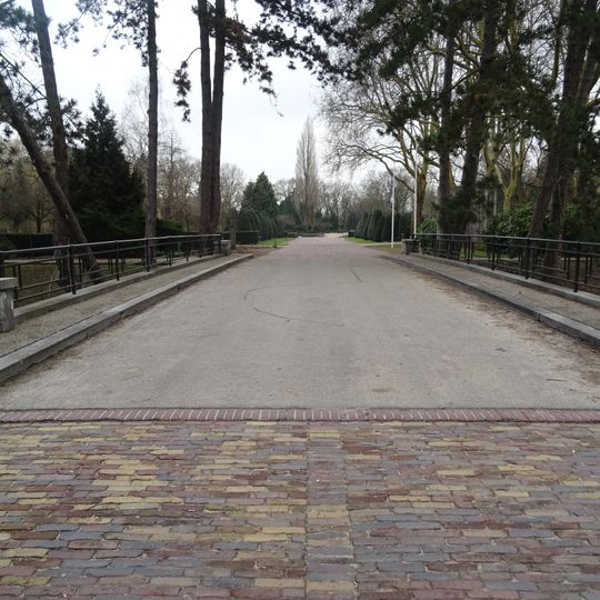 Algemene Begraafplaats Crooswijk: brug
