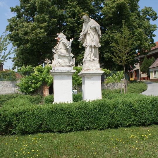 Sousoší svatého Jan Nepomuckého s prosebnicí