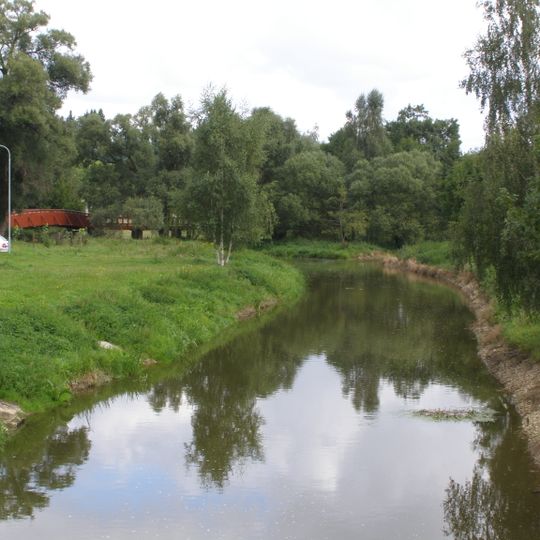 Lávka přes Moravskou Dyji v Dačicích před soutokem s Vápovkou