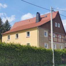 Ehem. Wohnstallhaus mit Seitengebäude Radeberger Straße 2