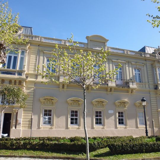 Biblioteca Pública Municipal de Castropol - Menéndez Pelayo