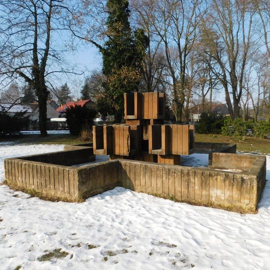 Fontána na náměstí v Tuchlovicích