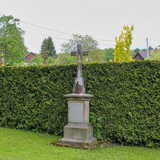 Kříž v Herolticích u silnice