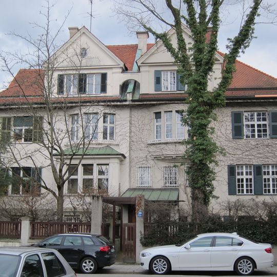 Symmetrische Doppelvilla