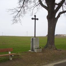 Kříž u polní cesty mezi Mírovicemi a Velení