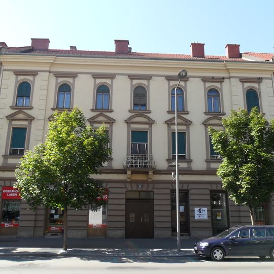 Wohn- und Geschäftshaus