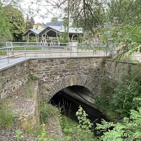 Steinbogenbrücke über den Dorfbach Auerswalde