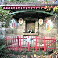 Skalní kaple zvaná Johnova naproti domu 55 ve Studeném