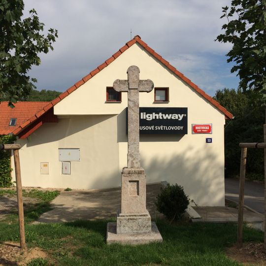 Kamenný kříž v Sobíně