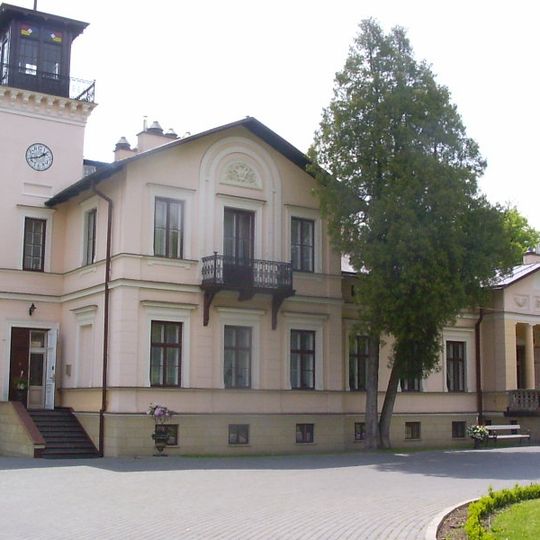 Manor house in Wierzchowiska