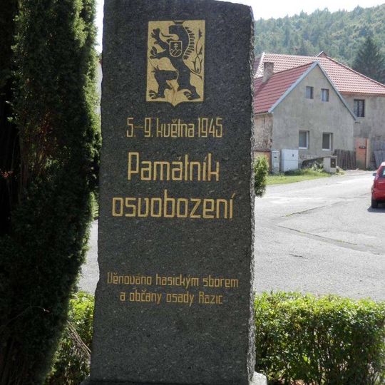 Pomník padlým v Razicích