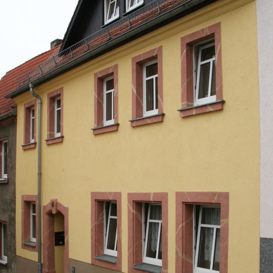 Wohnhaus in geschlossener Bebauung