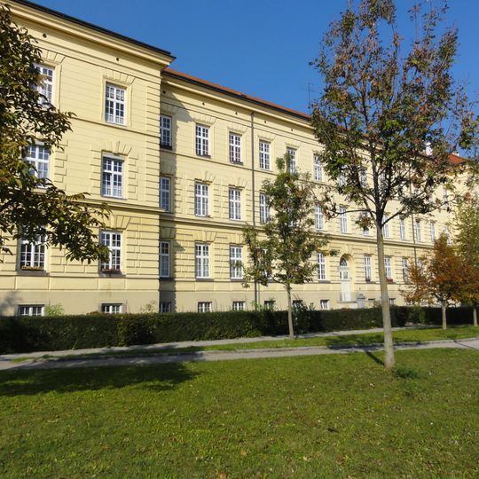 Kommunaler Wohnbau, ehem. Landwehr-Cavallerie-Kaserne