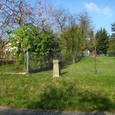 Kříž východně od Bělčic u zahrad