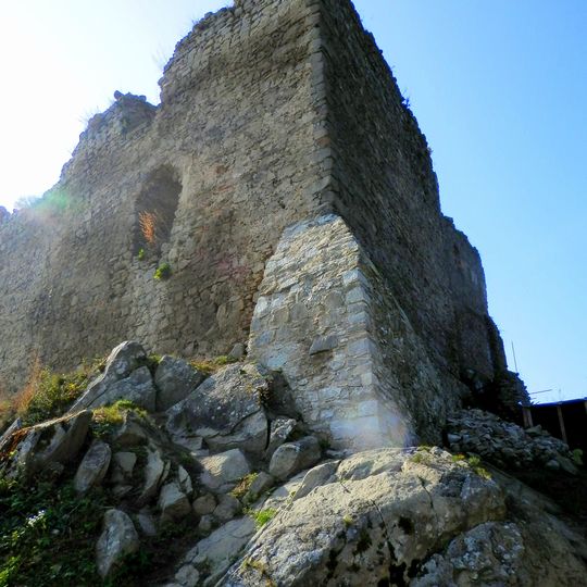 Hrad Kapušany, Maglovec, Tubul, veža východná