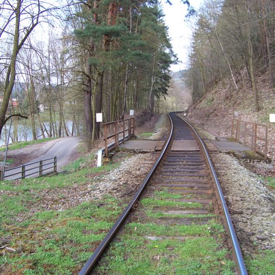 Most silnice III/1094 přes potok pod hradištěm Lštění