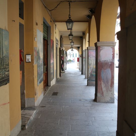 Loggiato via Dante Alighieri