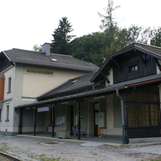Aufnahmsgebäude Bahnhof Tauchen-Schaueregg