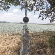 Kříž u cesty severně od Horního Újezdu