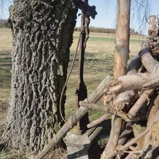 Kříž u rybníka v Horách